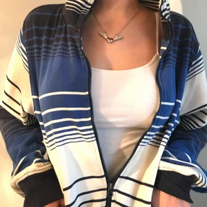 Hoodie - Sipernaygg randig munkjacka, används tyvärr inte så mycket längre, skulle säga att det är en l-xl