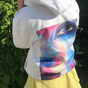 Hoddie - Säljer då den inte passar mig längre. Bra skick och skön(varm) köpt för: 699kr. 