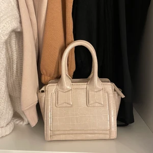 Väska  - Väska från zara som aldrig använts