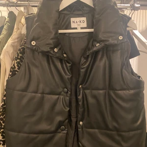 Nakd väst - Väst från nakd i skinnimitation, storlek 36. Knappt använd 