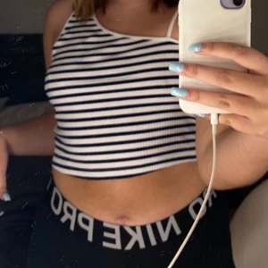 Zara linnen  - Gulligt zara Linne jag köpte i somras men aldrig använt, sitter fint på mig som är en M. Nyskick! 