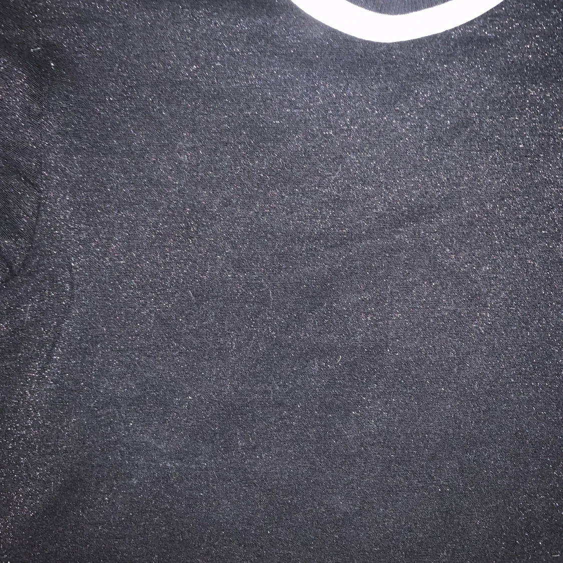 Glittrig tröja från monki - 91