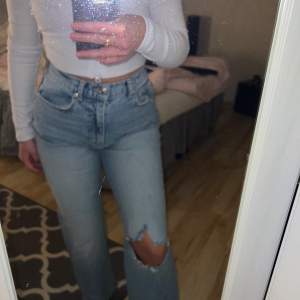 Snygga och sköna jeans från Gina, men använder dem knappt längre! Storlek 38💙