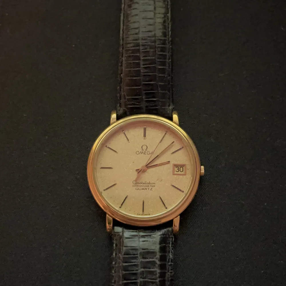 Omega constellation chronometer Quartz i äkta guld med ett certina läderarmband. Klockan är äkta vara och tillverkad i schweiz. . Accessoarer.