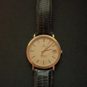 Klocka: Omega - Omega constellation chronometer Quartz i äkta guld med ett certina läderarmband. Klockan är äkta vara och tillverkad i schweiz. 