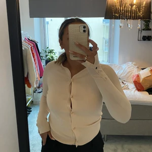 Zara tröja  - Fin tröja från zara som är aldrig använd! Storlek S