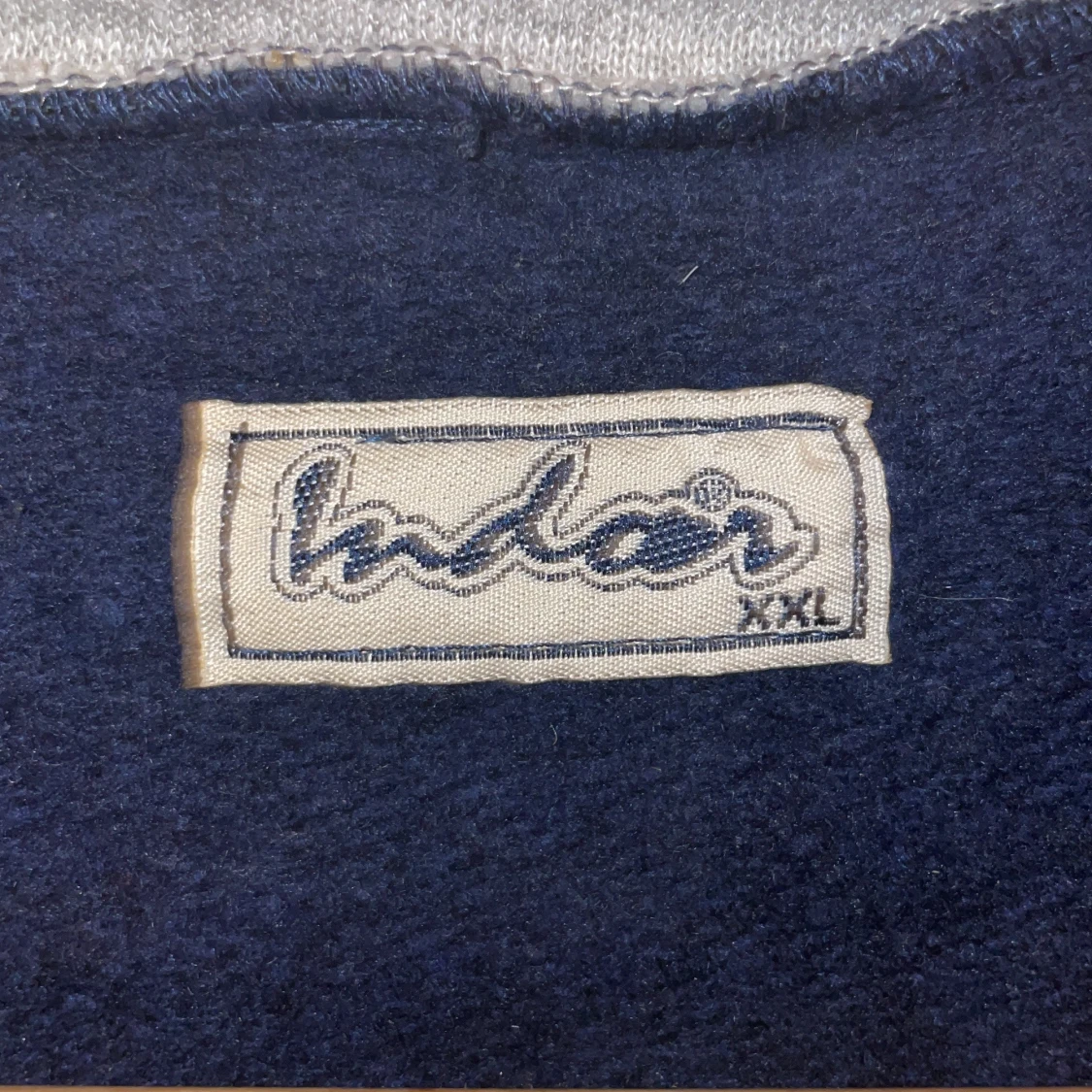 Tunn mörkblå väst  - 91