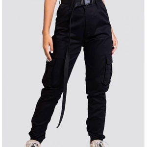 Byxor  - Helt nya aldrig använt dom, säljer dom för 350 plus frakt 