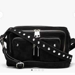 Nunoo väska - Säljer min fina nunoo väska som tyvärr inte kommer till användning längre. Nypris är 1500kr. Kan mötas upp i Stockholm, annars tillkommer fraktkostnad☺️