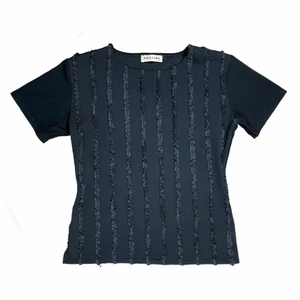 T-Shirt - This adorable black formfitting t-shirt are from Pipeline, size M. Would fit S as well, maybe even XS due to it being so stretchy. In excellent condition! Made in U.K. 92% polyester and 8% elastane. No return nor refund. Free shipping 