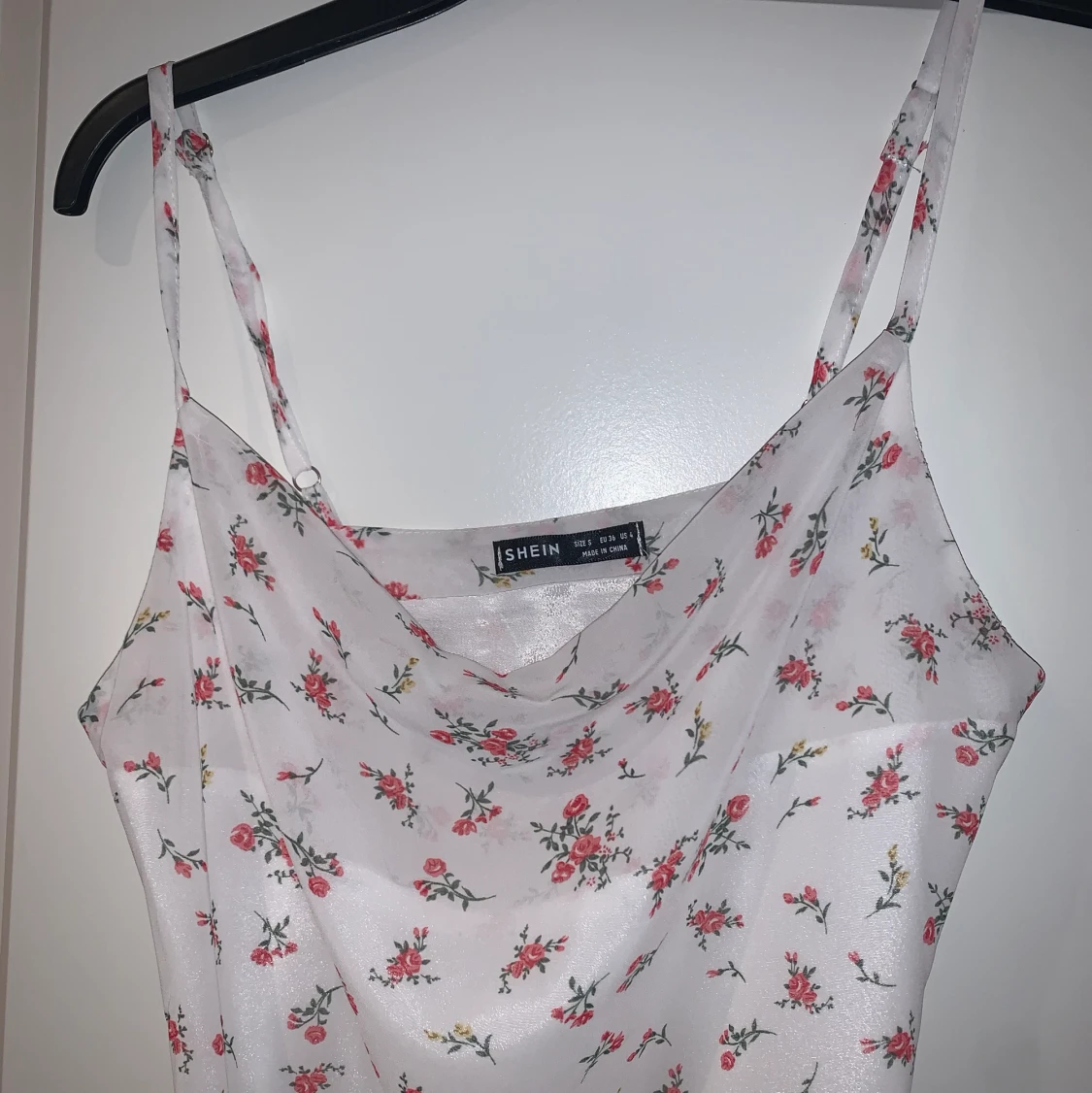 Blommig sommarklänning  - 90