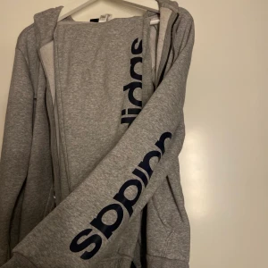 Adidas set - Bra skick PRIS KAN DISKUTERAS