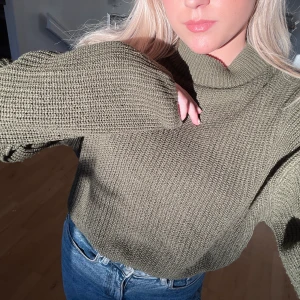 Stickad - Stickad tröja storlek L🤍🤍