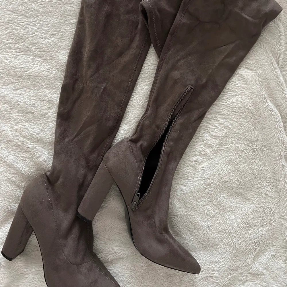 New high knee boots, size 39, stretchy material!. Skor.