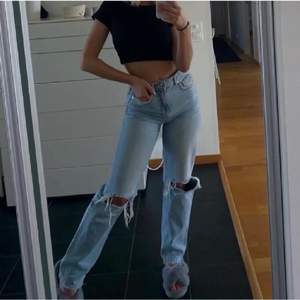 Dessa populära jeans från gina❤️superfina verkligen!! Frakt tillkommer💕storlek 32 men passar 34 också. 