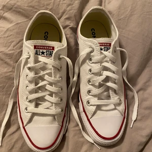 Converse all star - Här har vi ett par nästan helt oanvända super fina Converse all star! De är använda 1 gång och är i toppskick. Köpta nya för 699kr. Vid många intresserade så kör jag en budgivning!💓