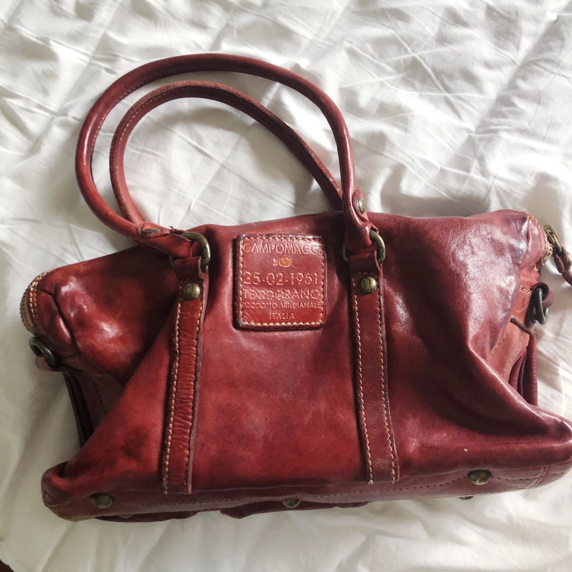 Vinröd väska från Campomaggi
