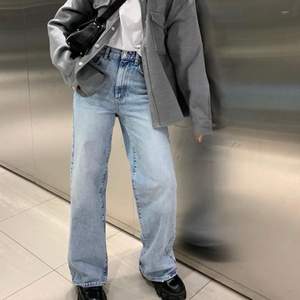 Snygga jeans från Gina Tricot i modellen Idun, som är i mycket bra skick!✨🌻 köparen står för frakt 