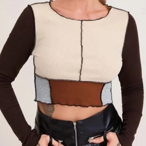  tröja med synliga sömmar - skitsnygg tröja med synliga sömmar i storlek S som även passar M ifall man vill att den ska sitta tajt:) frakt tillkommer med 30kr✨ 