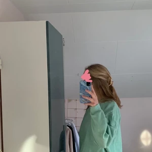 Mintgrön sweatshirt  - Inköpt för 300 kr, kontakta vid intresse