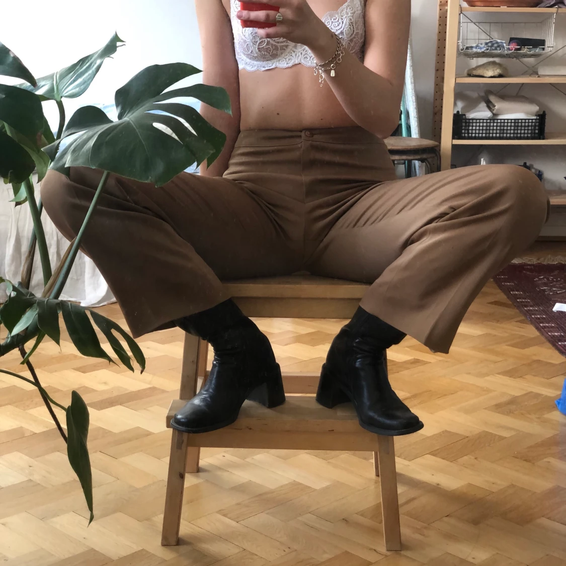 Bruna kostymiga byxor