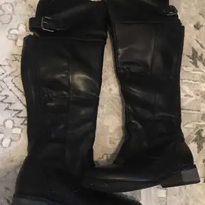 Helt nya långa boots för 99kr