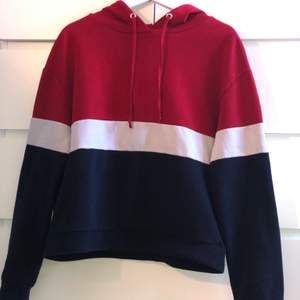 Fin hoodie som är använd ett fåtal gånger. Säljer pga att den inte används längre. ❗️frakt tillkommer❗️