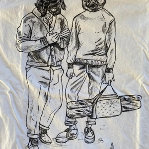 Tshirt från dedicated - Tshirt med 2 gulliga hundar på från dedicated | strl M | bra skick | frakt tillkommer