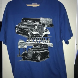 Oversized T-Shirt - En baggy T-Shirt, bra kondition 8/10, lite nopprig men ingen man ser eller märker av. Skriv för mer närgångna bilder!