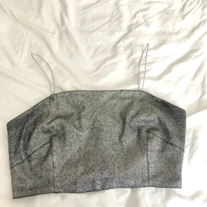 glittrig topp - pris diskuteras samt leverans