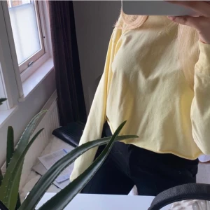 Tröja - Tröja som aldrig kommer till användning. Skriv för fler bilder. Nypris 300kr men säljer för 40kr+frakt