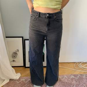 As snygga weekday jeans, ace modellen. Wide leg och super bekväma, väldigt bra skick! Hör av dig vid intresse!💕