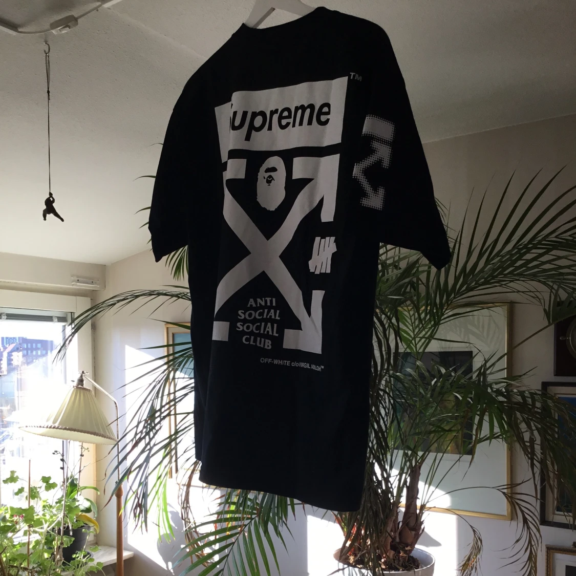 Supreme t.shirt