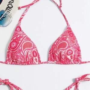 väldigt snygg bikini i ett rosa mönstrat material, strl M, helt ny och oanvänd