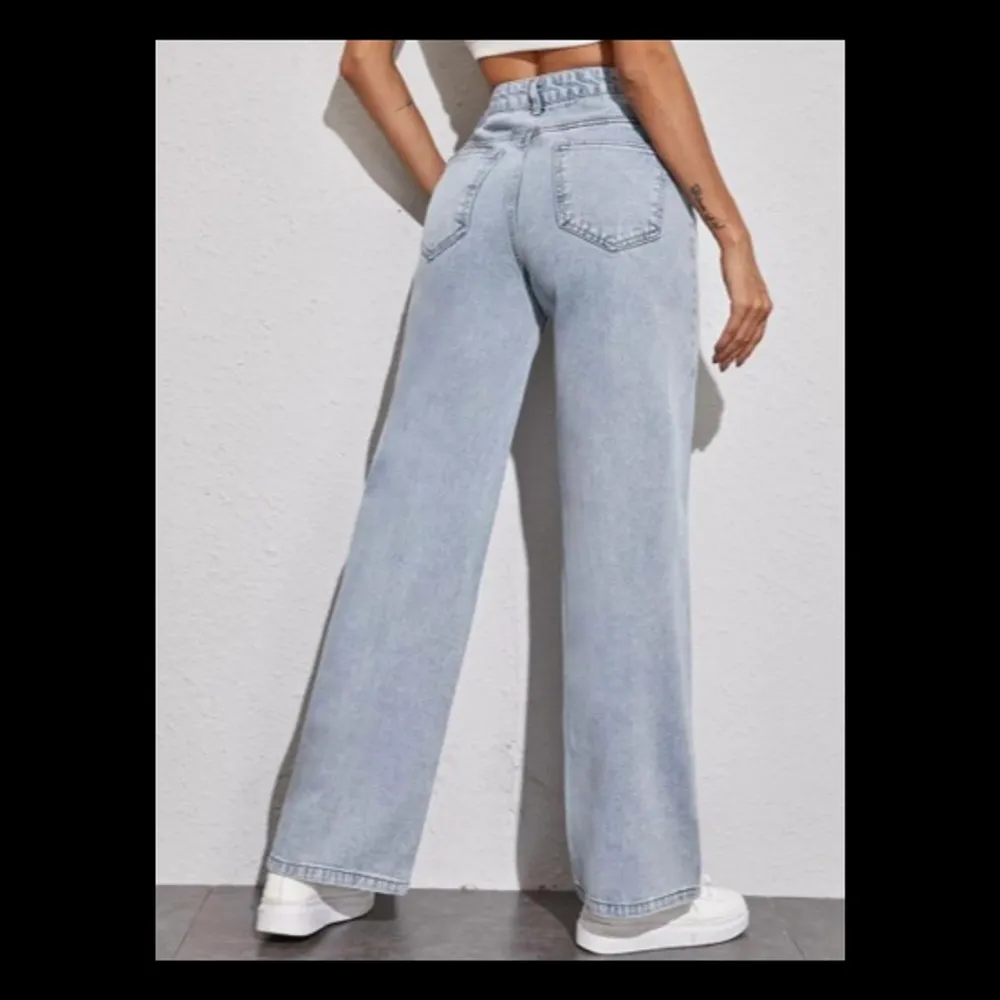 Ett par snygga vida jeans från shein. Nypris: 219kr. :). Jeans & Byxor.