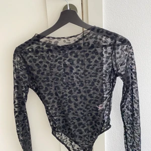 Body - Säljer min mechbody i leopard mönster i storleken Xs!💞 köparen står för frakt!
