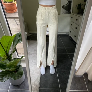 Storlek xxs - Beiga byxor från Gina i storlek xxs💓 frakten kostar 66