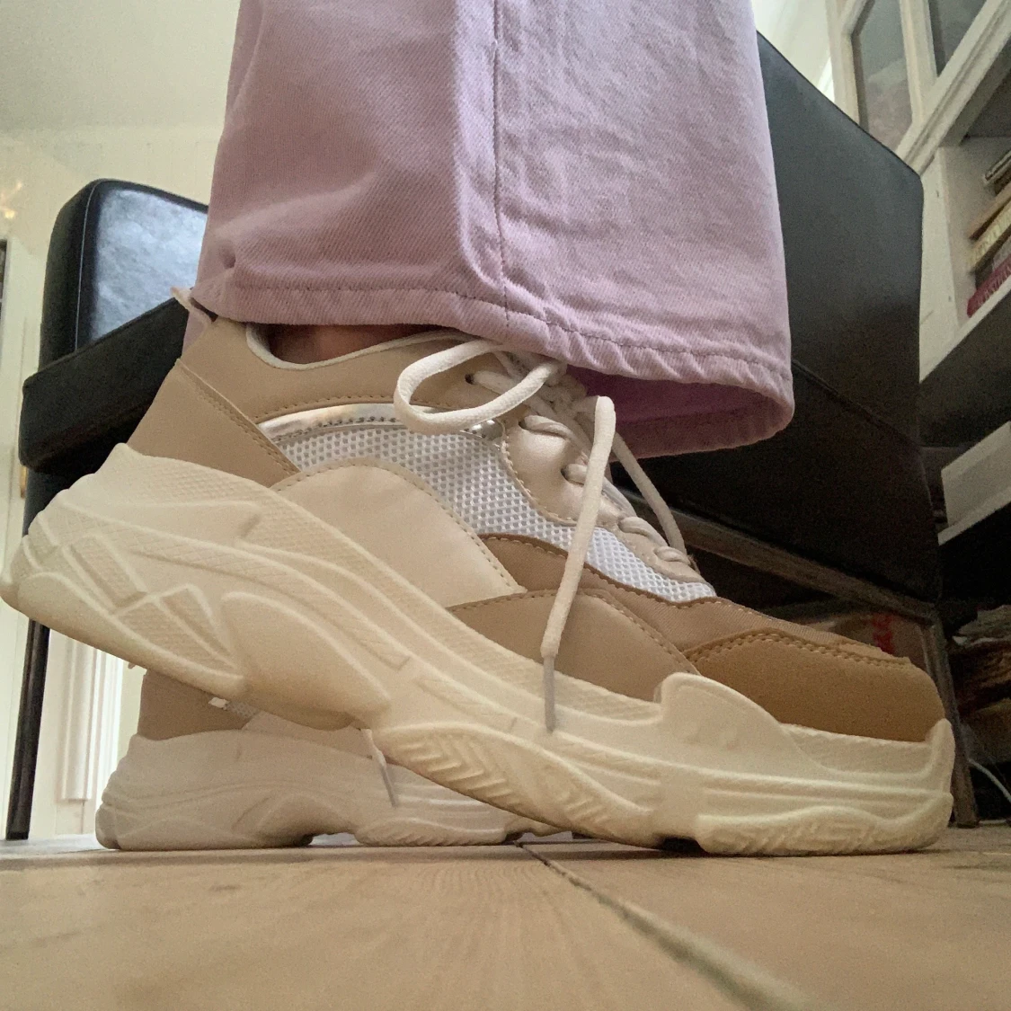 Oanvända Duffy sneakers