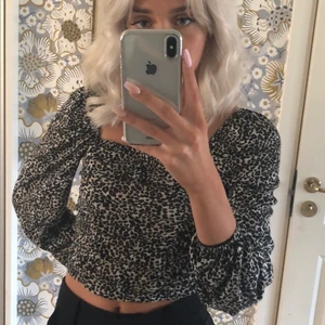 Tröja från Bohoo  - Super snygg tröja från Bohoo med veckad framsida, super snygg och skön!!!