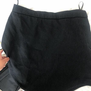 Snygg randig kjol  - En så fin oanvänd randig kjol från zara! Strl L men passar s-l pga stretchig🤩