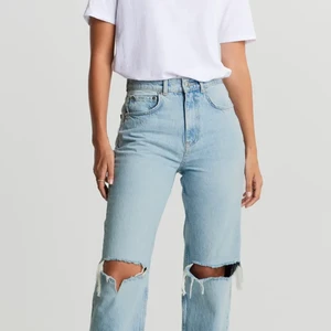 Gina petige jeans - Hej tjejer!!! Har ett par jeans här använda två gånger bara då ja köpte ett par andra i min storlek. 400kr gratis frakt pris kan alltid diskuteras hör av er finishar❤️❤️❤️