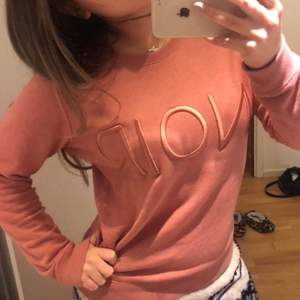 Nude/rosa Sweatshirt i storlek S, 100:-