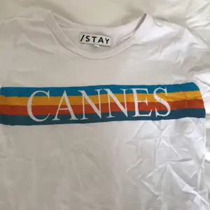 Säljer denna t-shirt från STAY i XS