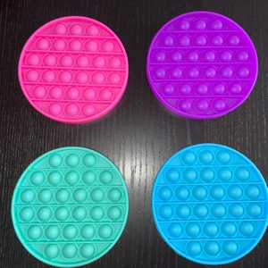 Pop it - Finns i alla färger på bilden, jätte sköna fidget toys att hålla på med. 40kr/ st + frakt. Bra för stress, ångest, adhd, add, asberger.