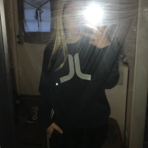 Sweatshirt  - STRL S, J Lindeberg Köparen står för frakten Hojta vid funderingar!🖤