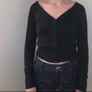 Söt tunn kofta🤍 - DM för mer info🤎 Frakt tillkommer!