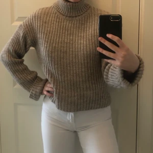 Stickad tröja ljusbrun - Stickad tröja från NAKD 