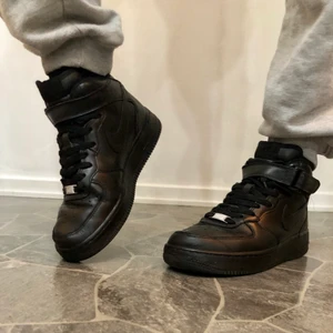 Nike airforce Mid 38,5 - Fint skick!400 kr  Kan skickas köparen står för frakten :) 