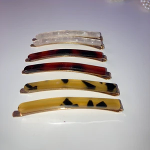 Fina hårspännen - Säljer mina fina, aldrig använda hårspännen! De är 6 cm långa. Köp 1 par för 15, 2 för 25 eller alla för 40! Köparen står för frakten💕