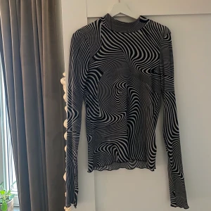 Weekday - Mesh topp från Weekday som är oanvänd, frakt tillkommer 💞